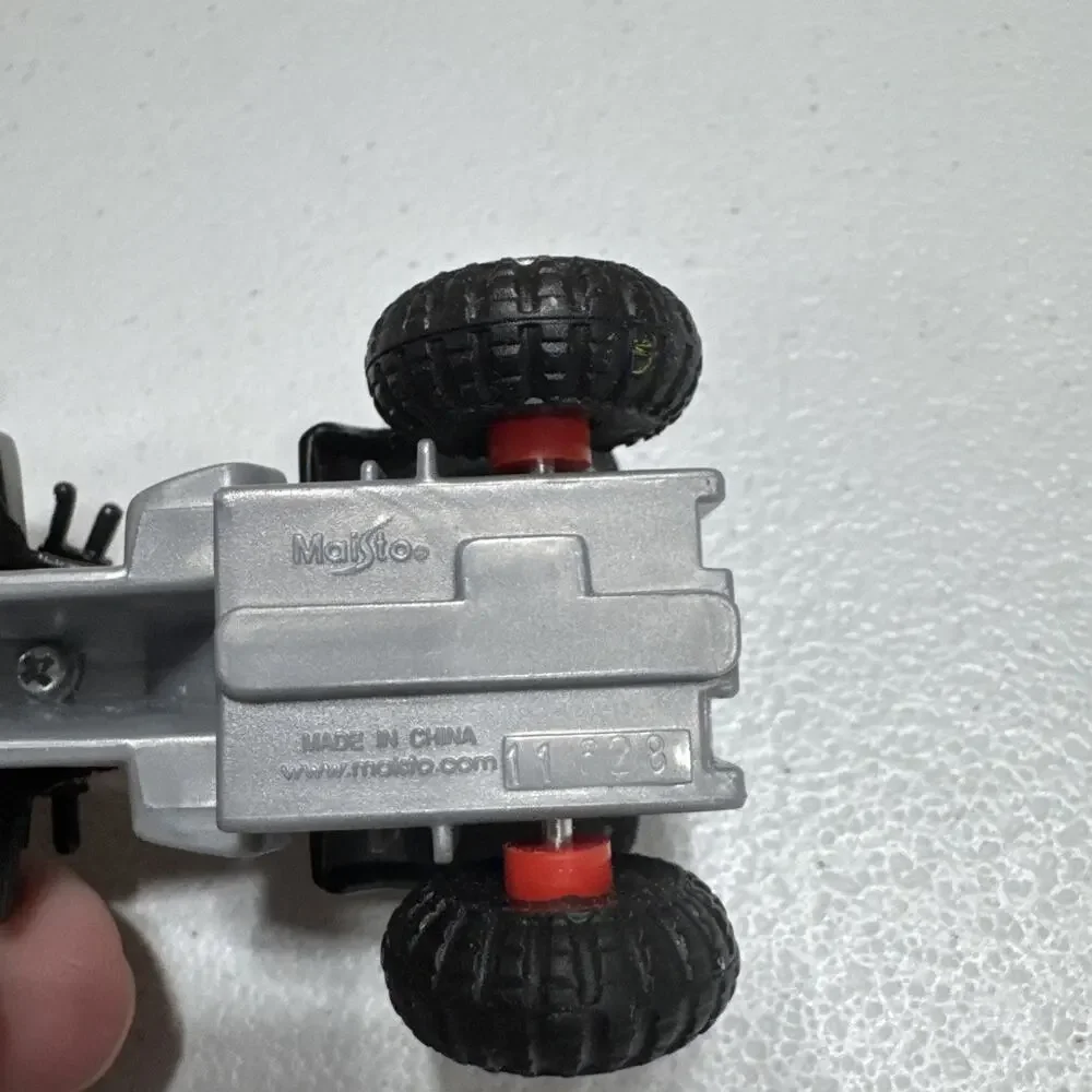 Lot 7 Maisto Die Cast Cars Toy Towing Truck Loader Vehicle 4-Wheelers School Bus